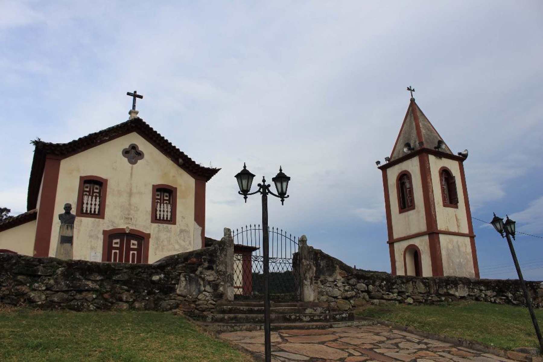 Fachada da igreja matriz de Nossa Senhora da Conceição-Zulmira Furbino/EM