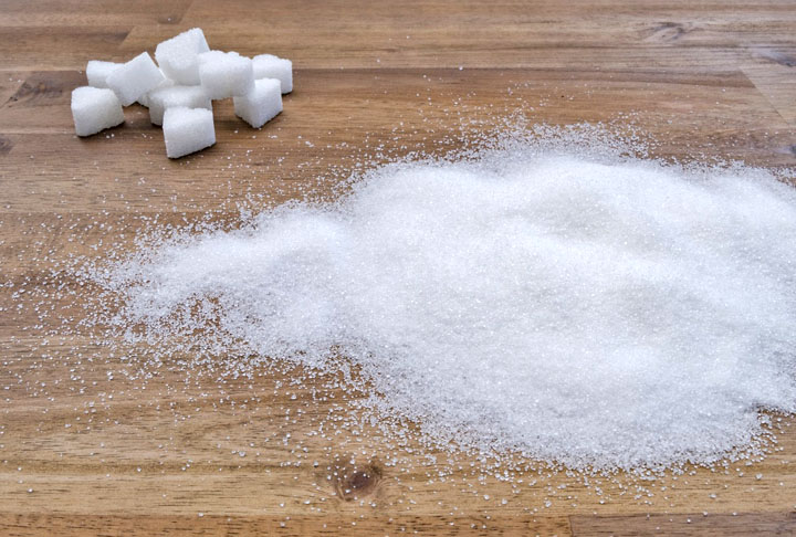 Por conta dos problemas relacionados ao consumo excessivo de açúcar refinado, muitos nutricionistas recomendam adoçantes naturais, e as tâmaras se destacam tanto pelo sabor quanto pelos benefícios nutricionais.
