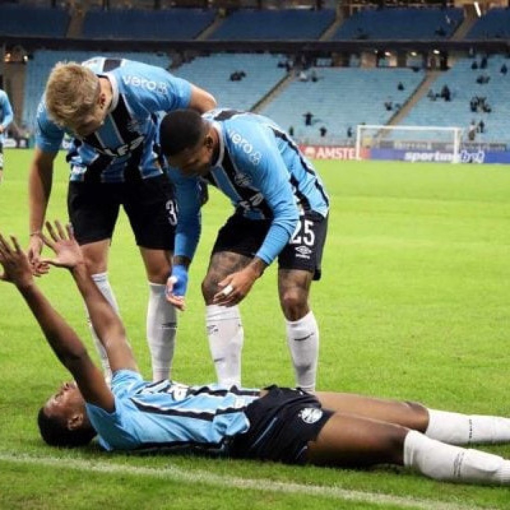 Atuações do grêmio contra o sportivo luqueño: jovem de 18 anos dá vitória ao imortal