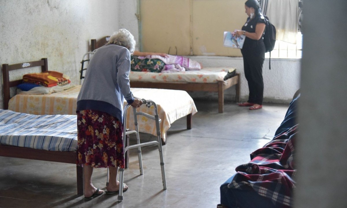 A vigil&acirc;ncia sanit&aacute;ria tinha interditado o local em mar&ccedil;o deste ano, mas o lar de idosos descumpriu a ordem de interdi&ccedil;&atilde;o -  (crédito: Divulga&ccedil;&atilde;o Vigil&acirc;ncia Sanit&aacute;ria de Contagem )