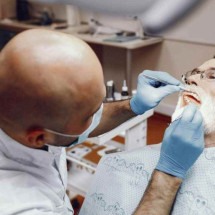  Bactéria comum na boca pode ajudar na prevenção de câncer, revela estudo - Prostooleh/ Freepik