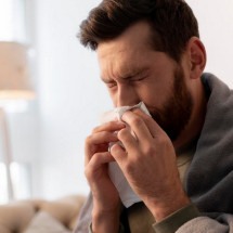 Gripes e resfriados: automedicação pode mascarar sintomas e trazer riscos - Freepik