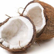 Homem passa por cirurgia de emergência para retirada de coco no ânus - FreePik