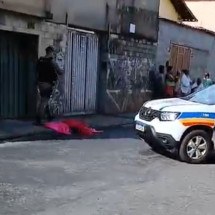 Polícia foi acionada na rua Américo Martins da Costa, bairro Minaslândia, onde recém-nascido foi encontrado morto em lixeira -  (crédito: Redes sociais)