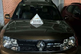 PM recupera carro roubado e prende dupla que confessou o crime, em BH