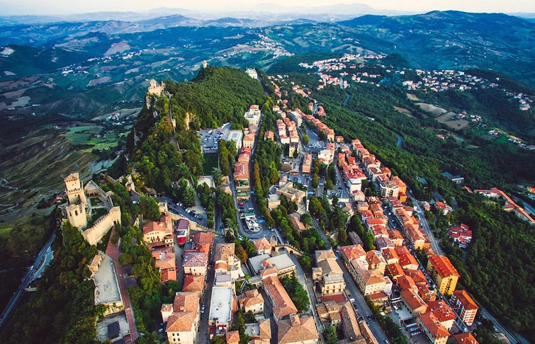 Conheça San Marino, o país mais antigo do mundo, um microestado "encravado" na Itália, famoso por sua rica história, paisagens montanhosas e charme medieval! -  (crédito: Reprodução do site Pixabay)
