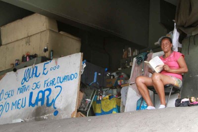 Nas ruas desde a infância, Eleneida vive há 3 meses debaixo do Viaduto Otto Lara Resende -  (crédito: Edésio Ferreira/EM/D.A. Press)
