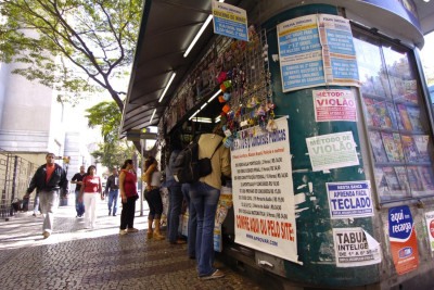 Lei sancionada nesta quinta-feira (29/5) permite que bancas de jornais vendam cerveja em Belo Horizonte -  (crédito: Maria Tereza Correia/EM/DA Press)