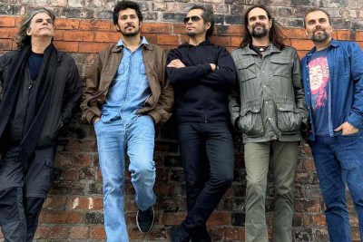 Os integrantes da banda Beatles Rock Show estiveram em Liverpool, no ano ado, onde participaram do festival International Beatleweek -  (crédito: Júlia Viana/Divulgação)