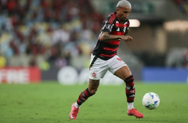  WESLEY - Jogou o tempo inteiro na intermediária de ataque, recebendo muitas bolas, mas sem conseguir espaços para chegar ao fundo. Mas poderia mostrar maior objetividade  NOTA 5,5. Foto: Gilvan de Souza/Flamengo