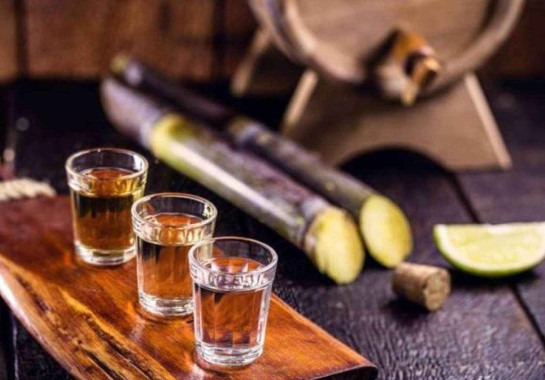 Minas lidera produção de cachaça no país, aponta relatório