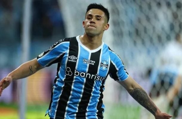 ARAVENA - Tentou algumas boas jogadas no primeiro tempo, mas sentiu a desorganização como todo o time. NOTA 4,0 - Foto: Lucas Uebel / Grêmio
