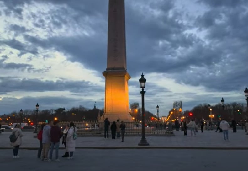 Place de la Concorde - A maior praça de Paris, criada em 1755, foi palco de muitas execuções durante a Revolução sa, incluindo a de Luís XVI e Maria Antonieta. No centro, está o Obelisco de Luxor, um presente do Egito.