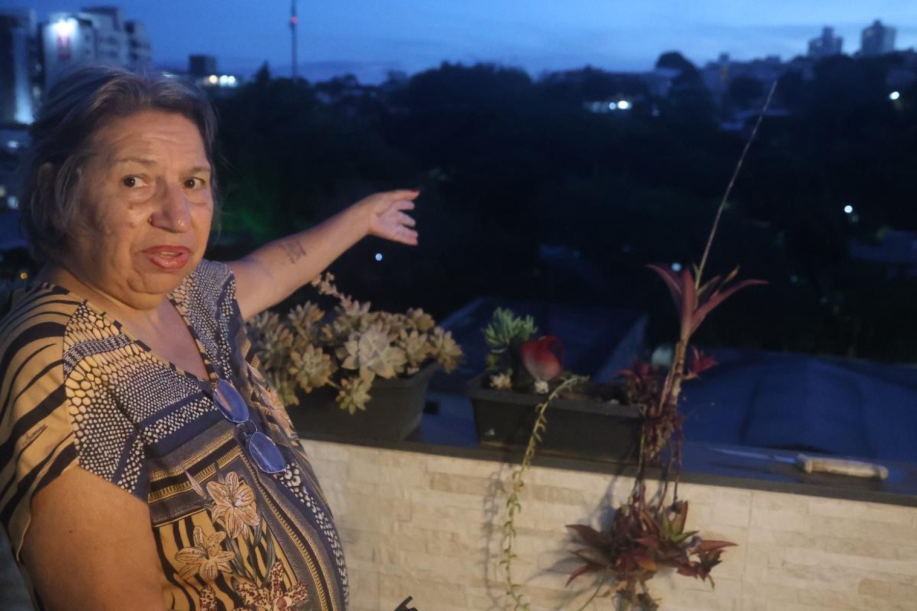 Helena Araújo, mora há 40 anos nas proximidades do motel. 