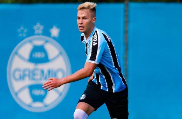 RONALD - Mais um jogador do meio-campo que tentou mas não conseguia coordenar o que pensava com o que ava. NOTA 3,0 - Foto: Renan Jardim / Grêmio FBPA