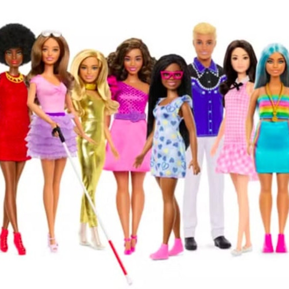 Diversidade na indústria de brinquedos: mattel tem barbie cega e com síndrome de down