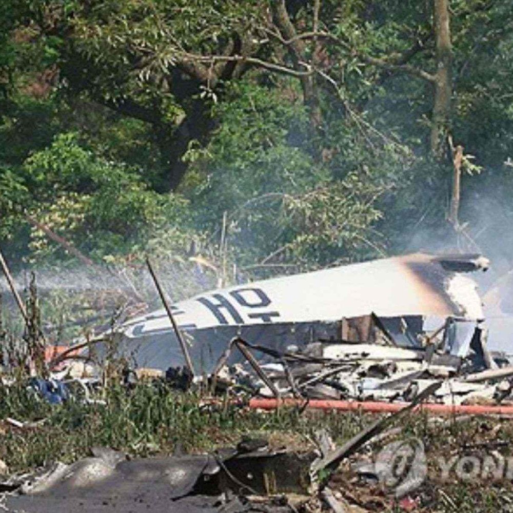Vídeo: avião da marinha cai e mata os quatro tripulantes