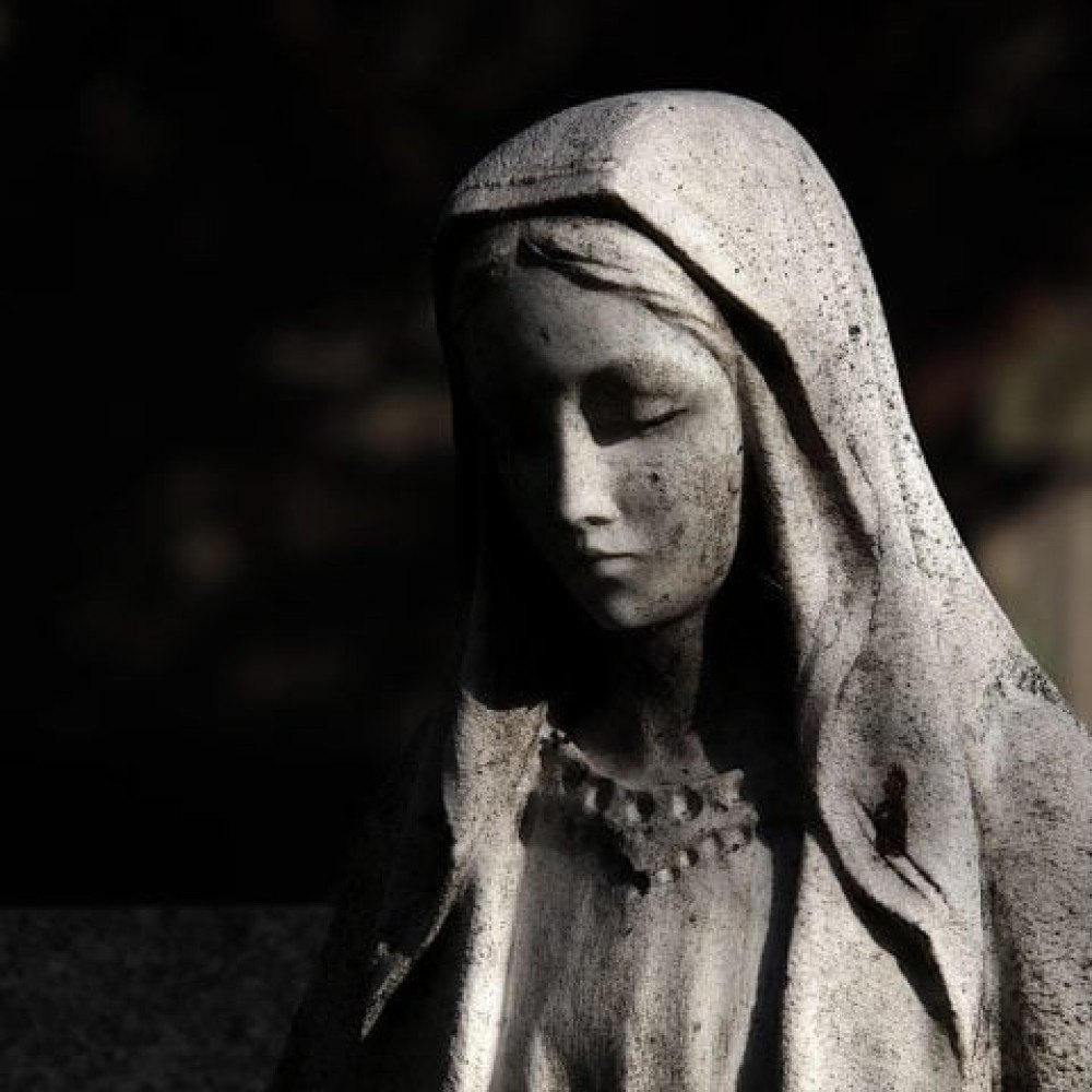 Exames derrubam o mistério da estátua da virgem maria que ‘chorava sangue’