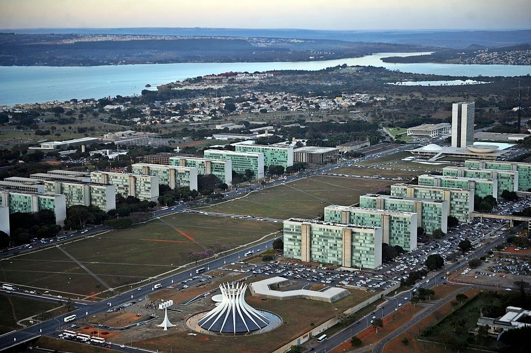 BrasÃ­lia (Capital do Brasil) - Apelido: BSB. PopulaÃ§Ã£o: 3 milhÃµes  