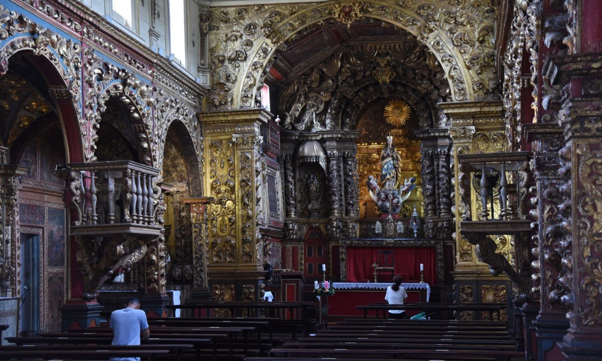  Pinturas na Matriz Nossa Senhora da Conceicao, em Sabara,  que retratam a vida de Jose, Maria e Jesus, com destaque no nascimento do Menino Jesus. As pinturas ficam na capela-mor.
      -Gladyston Rodrigues/EM