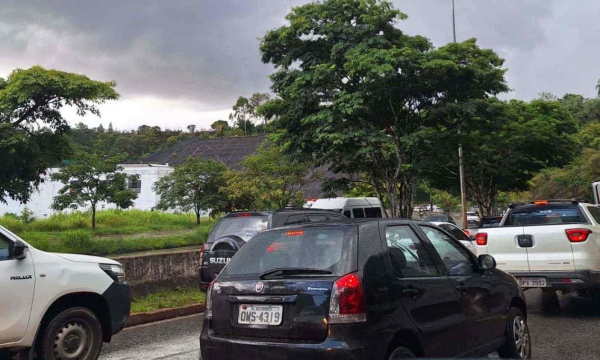 Avenida Senhora do Carmo, que 'começava' na Savassi, em BH, e 'terminava' na cidade do Rio - (crédito: Vera Schmidt/EM/D.A Press) Avenida Senhora do Carmo, que 'começava' na Savassi, em BH, e 'terminava' na cidade do Rio - (crédito: Vera Schmidt/EM/D.A Press)