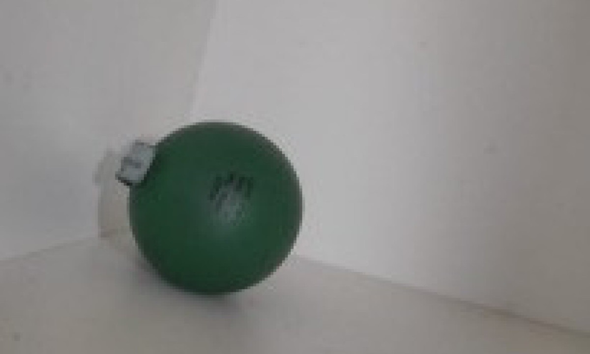 Granada foi encontrada por pintor que estava trabalhando na reforma do apartamento -  (crédito: PMMG/Divulgação)