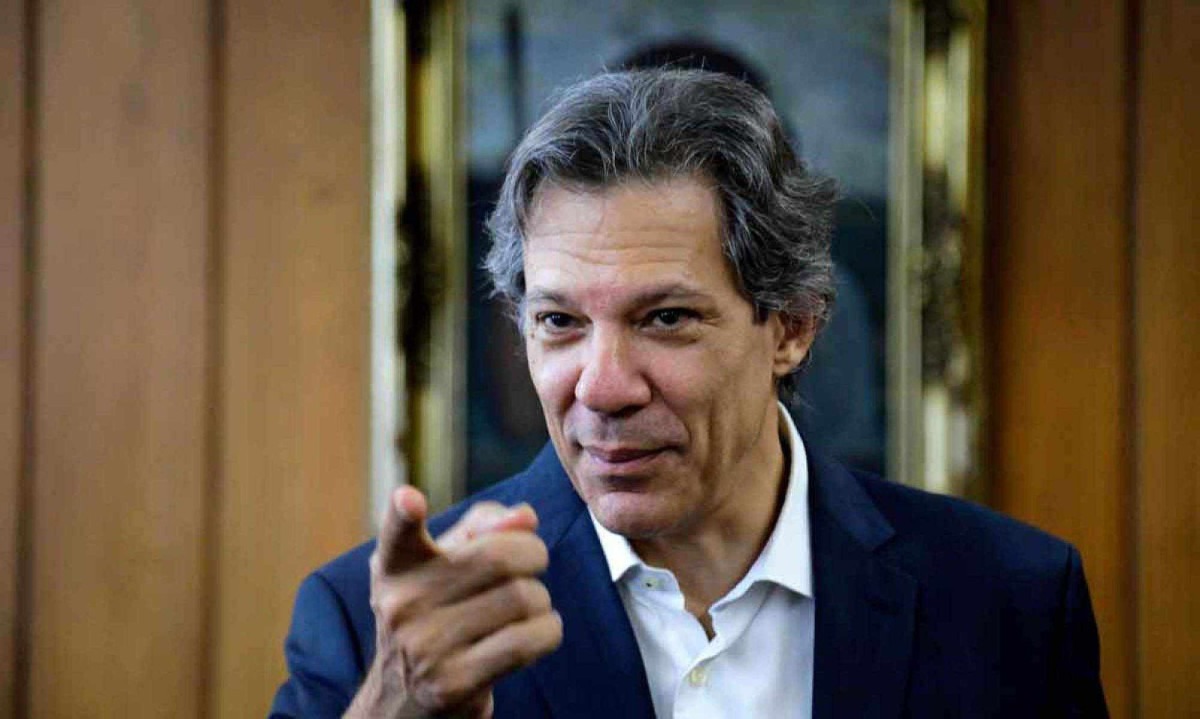 O boneco tributário criado semana passada pela equipe de Fernando Haddad, com a concordância de Lula, revela até que ponto viramos um país desrespeitado por Brasília e seus ocupantes políticos - (crédito: SÉRGIO LIMA/AFP) O boneco tributário criado semana passada pela equipe de Fernando Haddad, com a concordância de Lula, revela até que ponto viramos um país desrespeitado por Brasília e seus ocupantes políticos - (crédito: SÉRGIO LIMA/AFP)