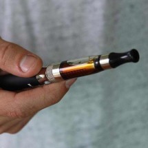 Em um ano, quase dobra prevalência de mulheres fumantes de cigarros eletrônicos