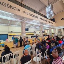 Descontos do INSS: aposentados não conseguem atendimento nos Correios  - Jair Amaral/EM/D.A.Press