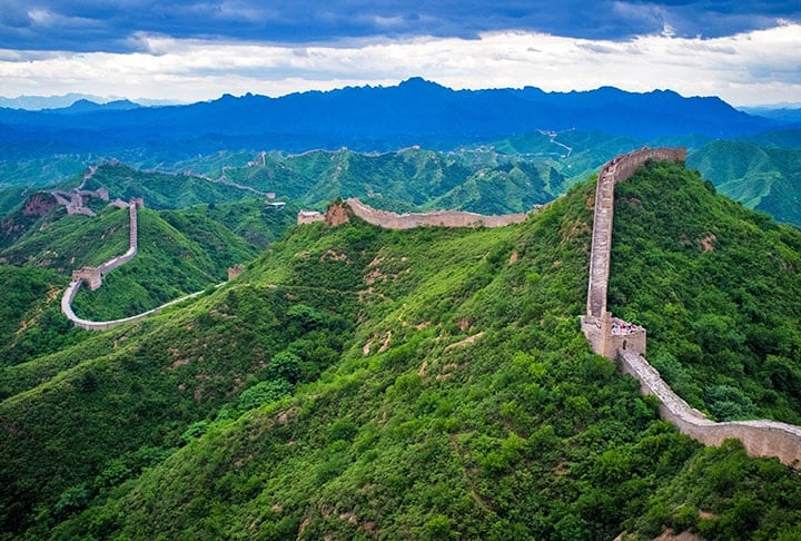 Tamanha imponência  inspirou o mito de que a muralha seria a única construção feita por homens que podia ser vista do espaço. 