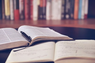 Gabriela Gonçalves lança livro de poesias
