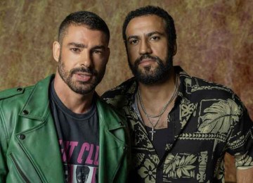 Os intérpretes de César (Cauã Reymond) e Olavo (Ricardo Teodoro) no remake de 
