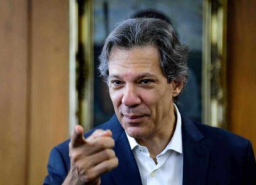 O boneco tributário criado semana ada pela equipe de Fernando Haddad, com a concordância de Lula, revela até que ponto viramos um país desrespeitado por Brasília e seus ocupantes políticos -  (crédito: SÉRGIO LIMA/AFP)