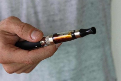 O uso de vapes (cigarro eletrônico) causa níveis de intoxicação mais severos do que os cigarros tradicionais  -  (crédito:  Lindsay Fox/Wikimedia Commons)