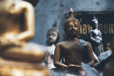 As estátuas de Buda são expressões visuais da espiritualidade, serenidade e sabedoria da filosofia budista. Presentes em diversos países, essas esculturas não apenas representam o Buda em posturas e gestos simbólicos (mudras), mas também revelam a riqueza cultural, artística e histórica das civilizações. -  (crédito: zuper dragon pixabay)