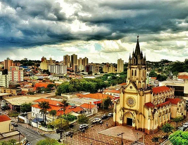 Um dos maiores desafios do Brasil é conter a criminalidade e aumentar a segurança. Diante disso, o guia imobiliário MySide realizou recentemente uma pesquisa para eleger as cidades mais seguras do país. O ranking relacionou municípios com mais de 100 mil habitantes e a quantidade de homicídios que tiveram.  -  (crédito: Reprodução do site ferias.tur.br/fotogr)