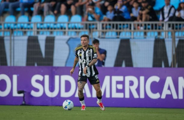 BERNARD – Entrou mostrando vontade, deu ótimo e para Hulk perder uma grande oportunidade. De ruim a péssima finalização após um cruzamento da direita: era um gol fácil de fazer e que poderia classificar o time diretamente para as oitavas da Sula. NOTA 5,0. Foto: Pedro Souza/Atlético