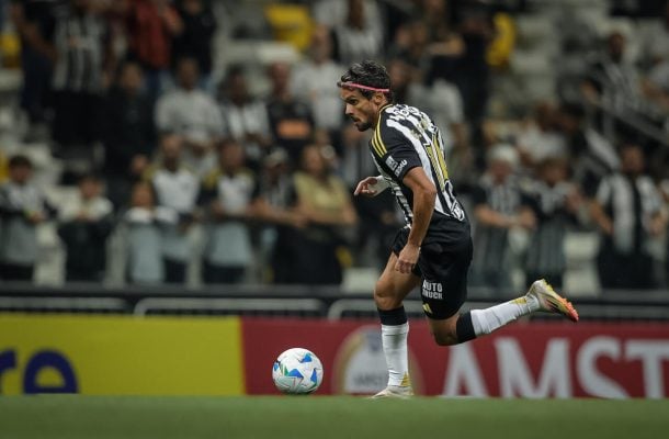 GUSTAVO SCARPA - Apesar de alguns bons momentos, não fez um jogo de encher os olhos na criação e sua grande jogada saiu aos 51 da etapa final, um chutaço de fora da área que quase resultou na vitória do Atlético. Bolado salvou. NOTA 5,5. Foto: Pedro Souza/Atlético