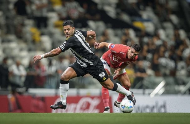 HULK – Primeiro tempo muito bom, cadenciando o jogo com es excelentes, como o do primeiro gol anulado de Rony, e o escanteio do gol de Lyanco. Mas caiu vertiginosamente no segundo tempo e ainda perdeu uma chance de ouro. NOTA 6,0. Foto: Pedro Souza/Atlético