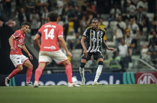 PATRICK - Acabou, sem querer, lesionando Romagnolli no primeiro lance do jogo. Fez uma partida consistente na marcação, mas foi um pouco afobado em alguns lances. Amarelado, saiu para a entrada de Gabriel Menino NOTA 6,0. Foto: Pedro Souza/Atlético