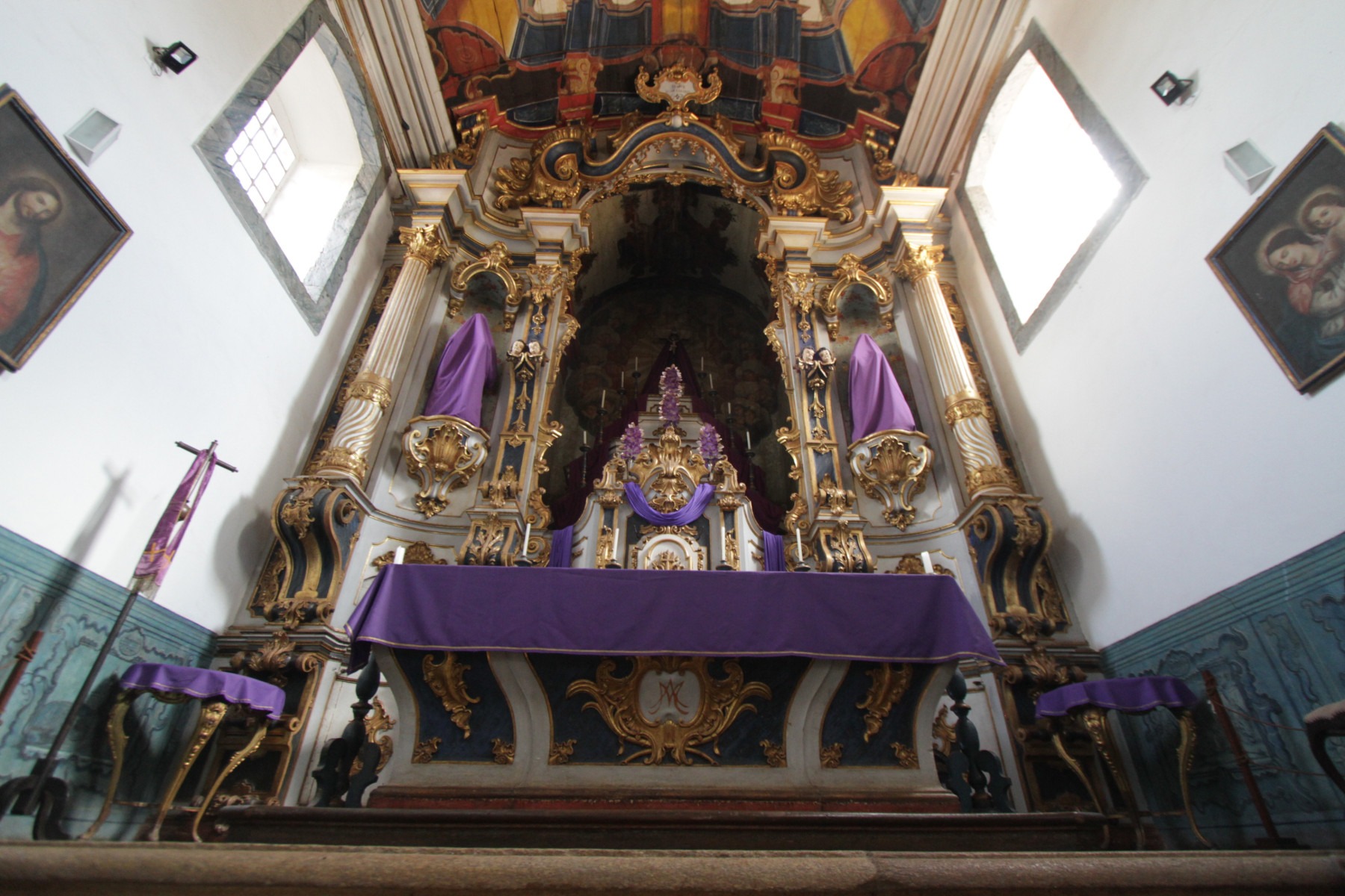 Paineis da semana santa na igreja do Carmo. 
-Edesio Ferreira/EM