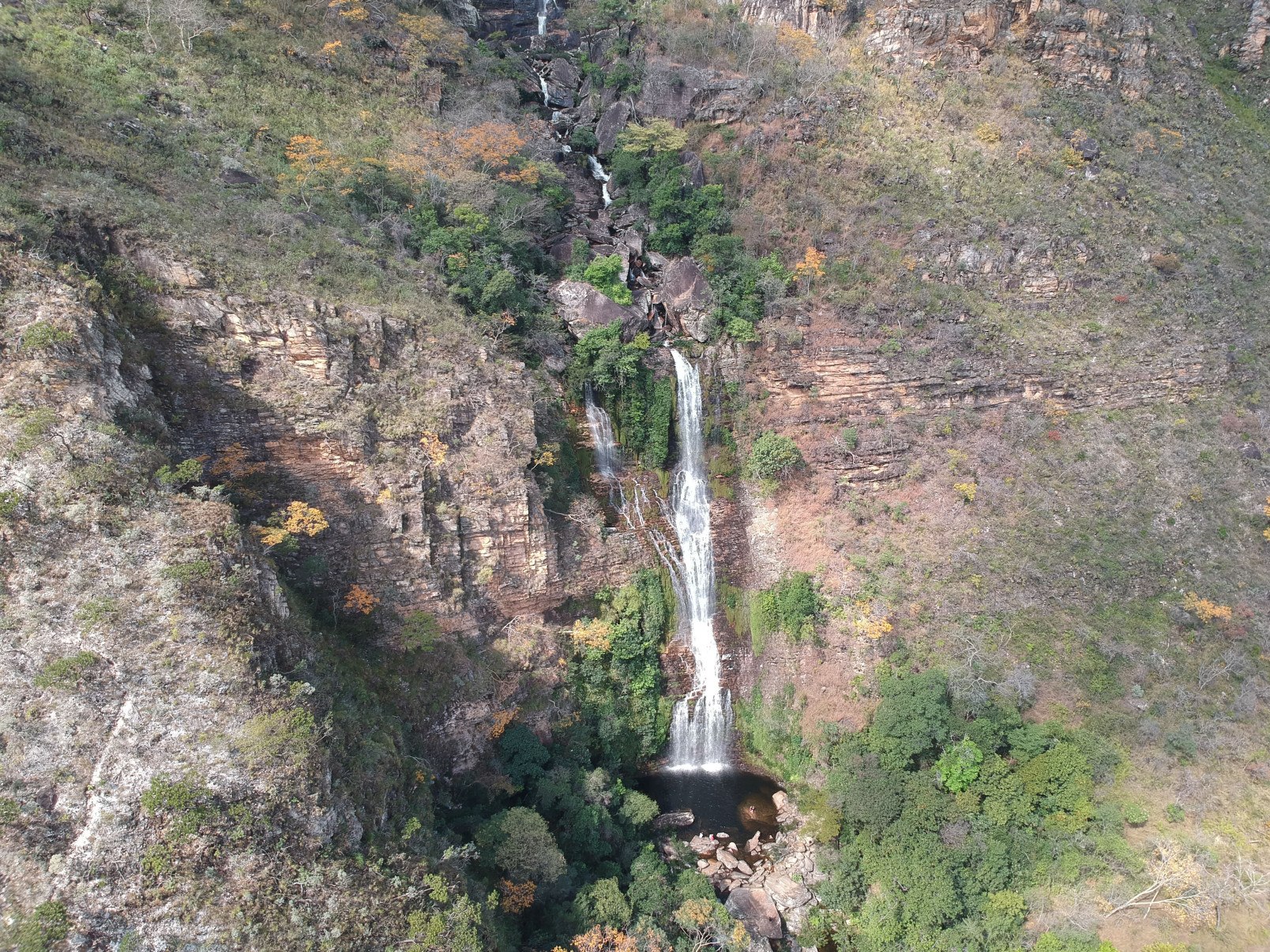 Imagens a..reas de drone da Cachoeira da Farofa queda d`..gua do Parque Nacional da Serra do Cipó
    -Mateus Parreiras/EM/D.A.Press