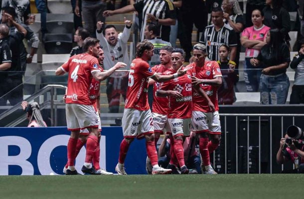 CIENCIANO – Mostrou um time organizado na defesa, segurando um desorganizado Atlético e até com chances de vencer o jogo. Cueva, ex-São Paulo, e o goleiro Bolado, que entrou no segundo tempo na vaga de Barrios, foram os melhores. NOTA 6,0. Foto: Foto: Divulgação / Conmebol