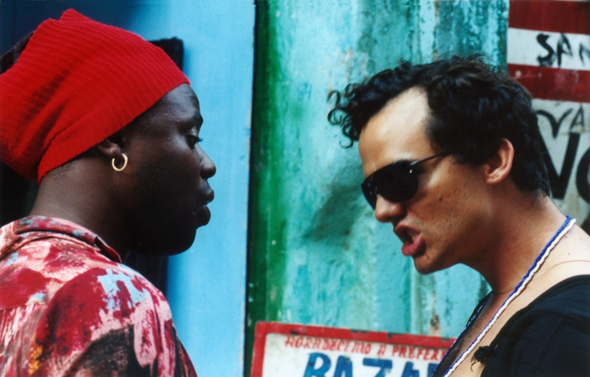 Na comédia musical, "Ó paí,ó" (2007), de Monique Gardenberg, Wagner Moura voltou a contracenar com  Lázaro Ramos, retomando a parceria de sucesso do teatro, quando os dois atores baianos interpretaram o mesmo personagem na montagem "A máquina"-Europa Filmes/Divulgação