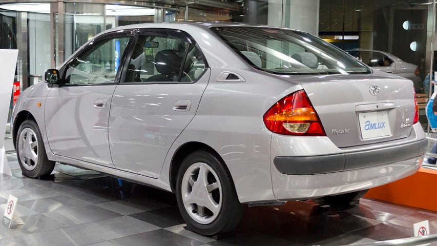 Ao longo das décadas, a Toyota consolidou sua posição como líder em inovação tecnológica e sustentabilidade. Em 1997, lançou o Toyota Prius, o primeiro veículo híbrido produzido em massa no mundo.
