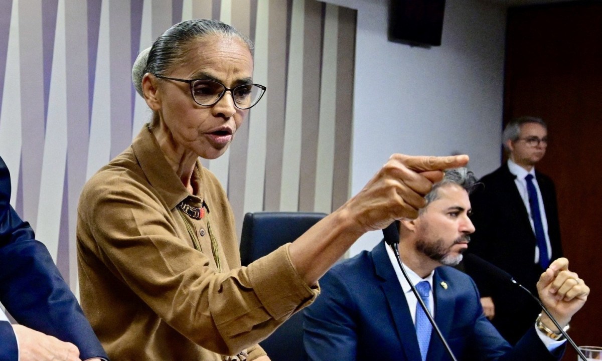 Handout picture released by the Brazilian Senate showing Brazil's Minister of the Environment Marina Silva (L) pointing next to Senator Marcos Rogério, president of the Federal Senate's Infrastructure Committee, during a committee session at the Senate in Brasilia on May 27, 2025. Brazilian environment minister Marina Silva leaves a Senate committee after an argument with legislators who questioned her over an Amazonian road whose construction is stopped for environmental reasons. (Photo by Geraldo Magela / BRAZILIAN SENATE PRESS OFFICE / AFP) / RESTRICTED TO EDITORIAL USE - MANDATORY CREDIT Handout picture released by the Brazilian Senate showing Brazil's Minister of the Environment Marina Silva (L) pointing next to Senator Marcos Rogério, president of the Federal Senate's Infrastructure Committee, during a committee session at the Senate in Brasilia on May 27, 2025. Brazilian environment minister Marina Silva leaves a Senate committee after an argument with legislators who questioned her over an Amazonian road whose construction is stopped for environmental reasons. (Photo by Geraldo Magela / BRAZILIAN SENATE PRESS OFFICE / AFP) / RESTRICTED TO EDITORIAL USE - MANDATORY CREDIT