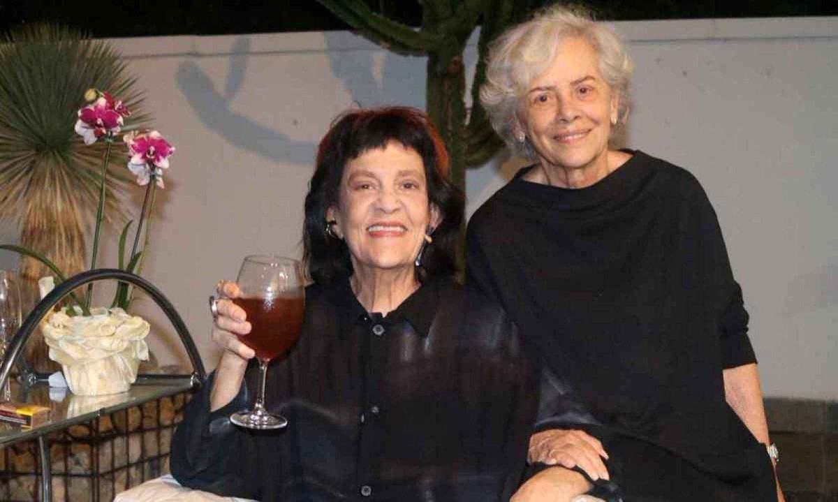 Sônia Pinto, que comemorou aniversário em seu ateliê na Vila Paris, com a estilista Maria Luisa - (crédito: Thiago Pinto/Divulgação) Sônia Pinto, que comemorou aniversário em seu ateliê na Vila Paris, com a estilista Maria Luisa - (crédito: Thiago Pinto/Divulgação)
