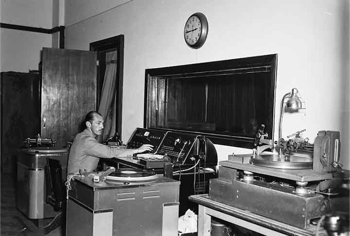 Na dÃ©cada de 40, ela foi estatizada pelo governo de GetÃºlio Vargas, durante o chamado Estado Novo, servindo tambÃ©m como veÃ­culo de propaganda do regime. 
