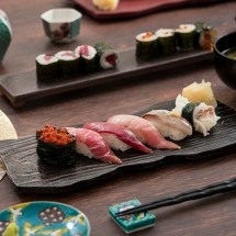 Gastronomia japonesa vai muito além do sushi; veja os quitutes - wikimedia commons MUSUBI KILN