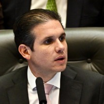 Hugo Motta pede suspensão imediata de aumento do IOF - EVARISTO SA / AFP